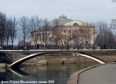 мост, вядучы ў парк з боку вул. К.Маркса