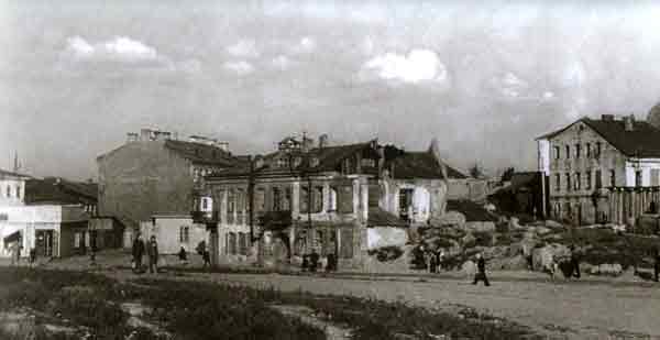 У раёне скрыжаваньня вуліц Гандлёвай і Дзем'яна Беднага, канец 1940-х