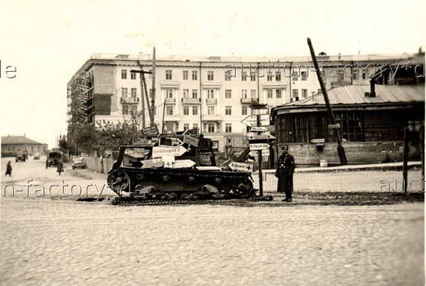 У часе вайны 1941-1945 гадоў на плошчы стаяў падбіты танк