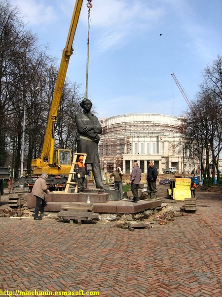 помнік Максіму Багдановічу