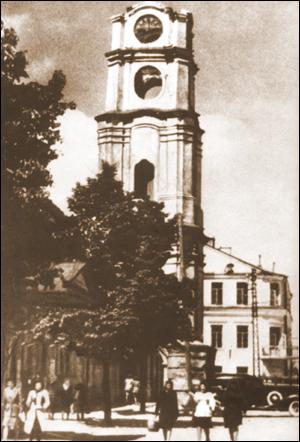 Менская гарадская вежа на плошчы Свабоды. 