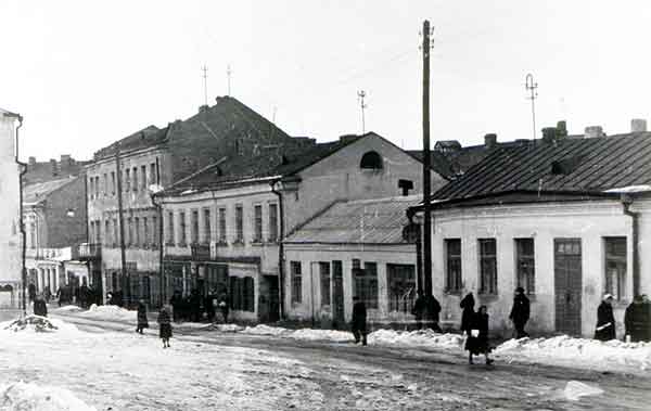 паміж вуліцамі Няміга (злева) і Інтэрнацыянальнай (справа)