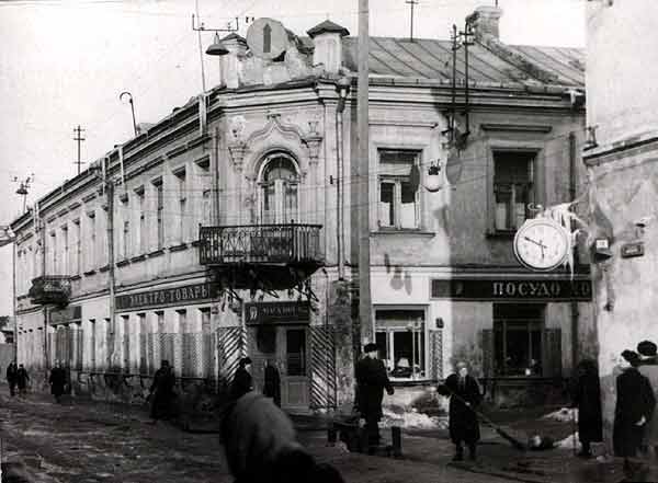 Дом на рагу вуліц Няміга і Камсамольская