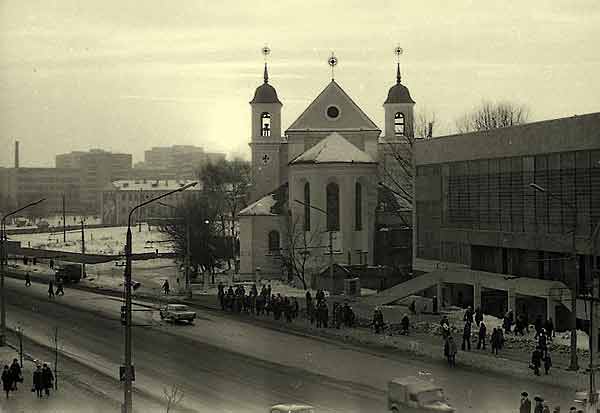 Разбураная Няміга і царква