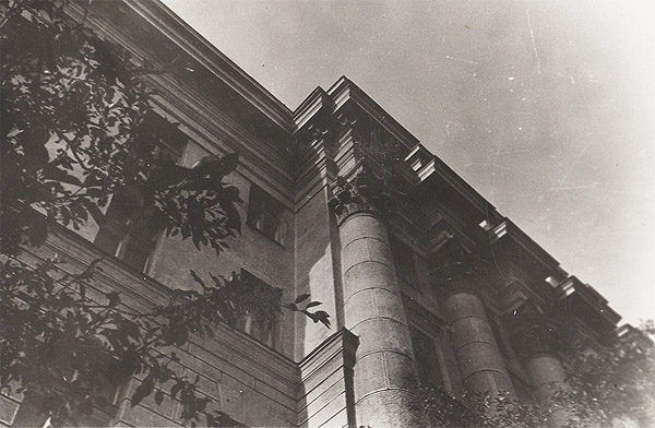Урывак фасада будынку. 1970-я гады.