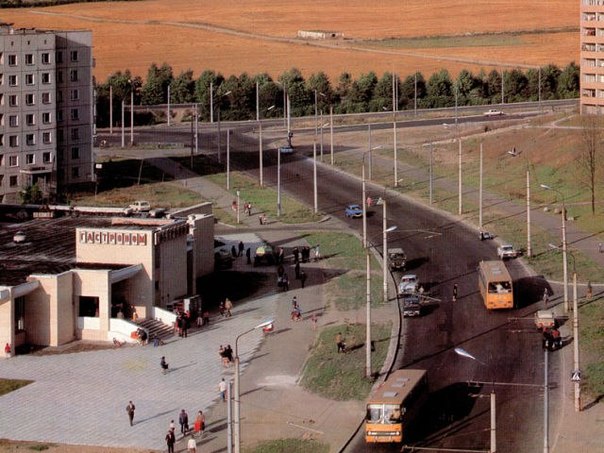 Позірк з даху ў бок кальцавай аўтадарогі