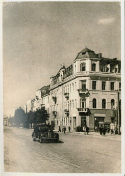 Гэты будынак быў скарыставаны пад першы Дом Саветаў у 1930-я гады
